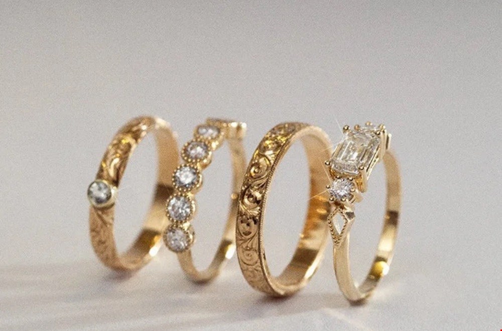 Lab grown diamanten in handgemaakte sieraden van gerecycled goud